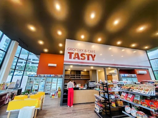 Tasty grocery and cafe on site