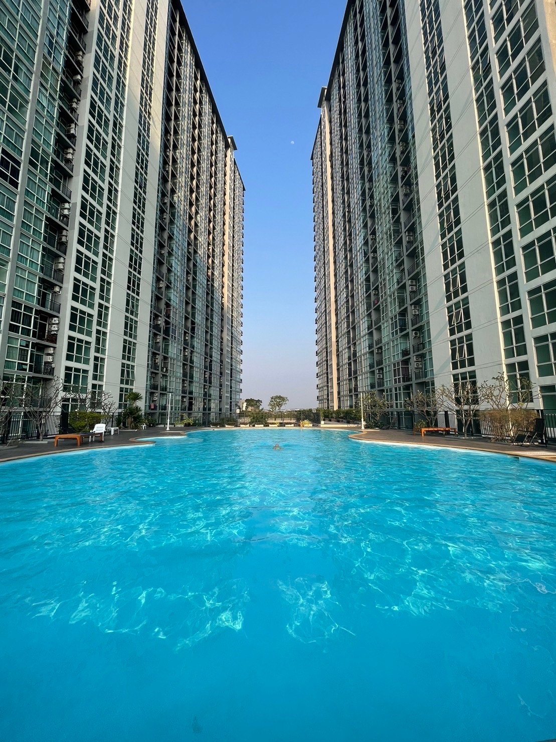 Large swimming pool between the twin towers